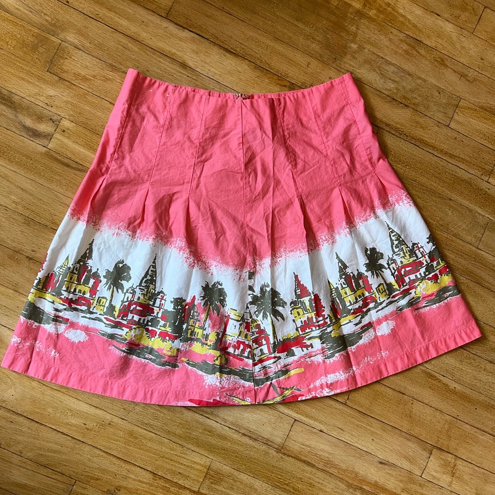 Gorgeous and flirty summer skirt. Size 8, Old Navy.